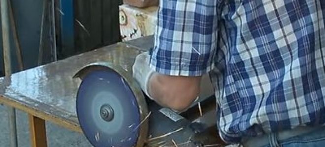 В какую сторону откручивается диск на болгарке